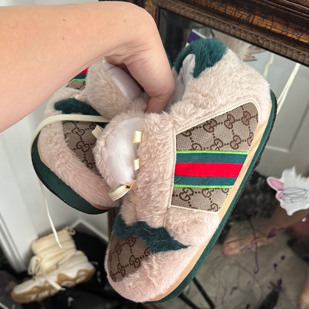 Gucci Beige and Green Fur Slippers with Red Stripe